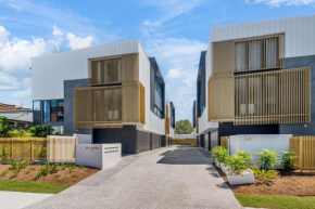 The Smith Luxurious brand new 3 bedroom townhouse by the beach